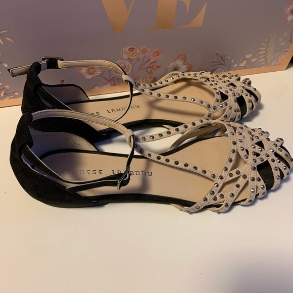 Chinese laundry flats - Picture 3 of 5